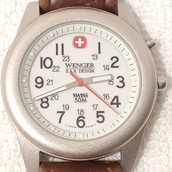 Vintage Wenger S.A.K Design Swiss Army Men's Watch Leather Strap WR 50 Meters - Picture 1 of 13